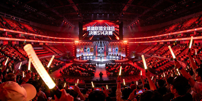 英雄联盟全球总决赛S14决赛现场盛况 - 上海体育馆座无虚席